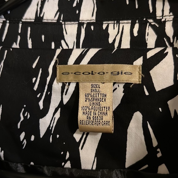 e-col-o-gie fully lined jacket for women. Size L ( buttons are loose) - Picture 4 of 7